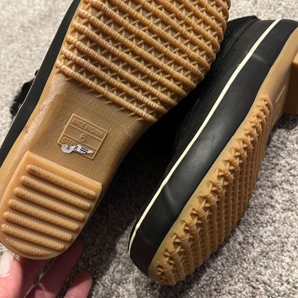 Khombu Women's Black duck boots winter warm new size woman: size 6 - Picture 6 of 7